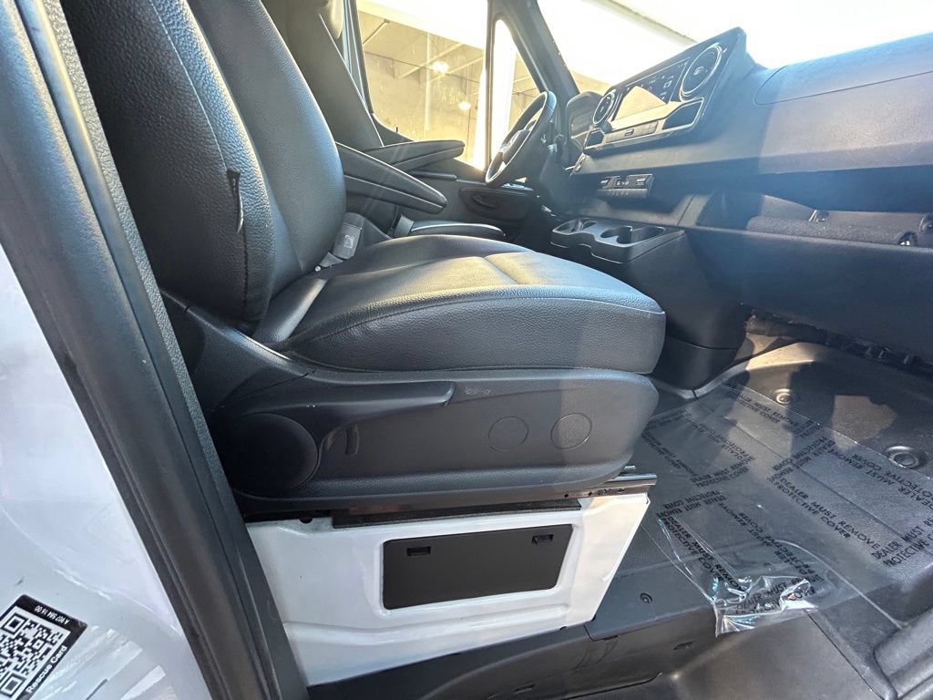 Used 2025 Mercedes-Benz Sprinter 2500 image 25