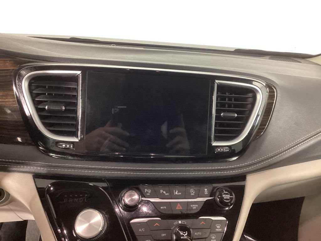 Used 2022 Chrysler Pacifica Limited FWD image 18
