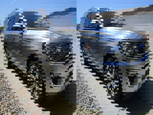 Used 2021 Ford Expedition Limited image 3