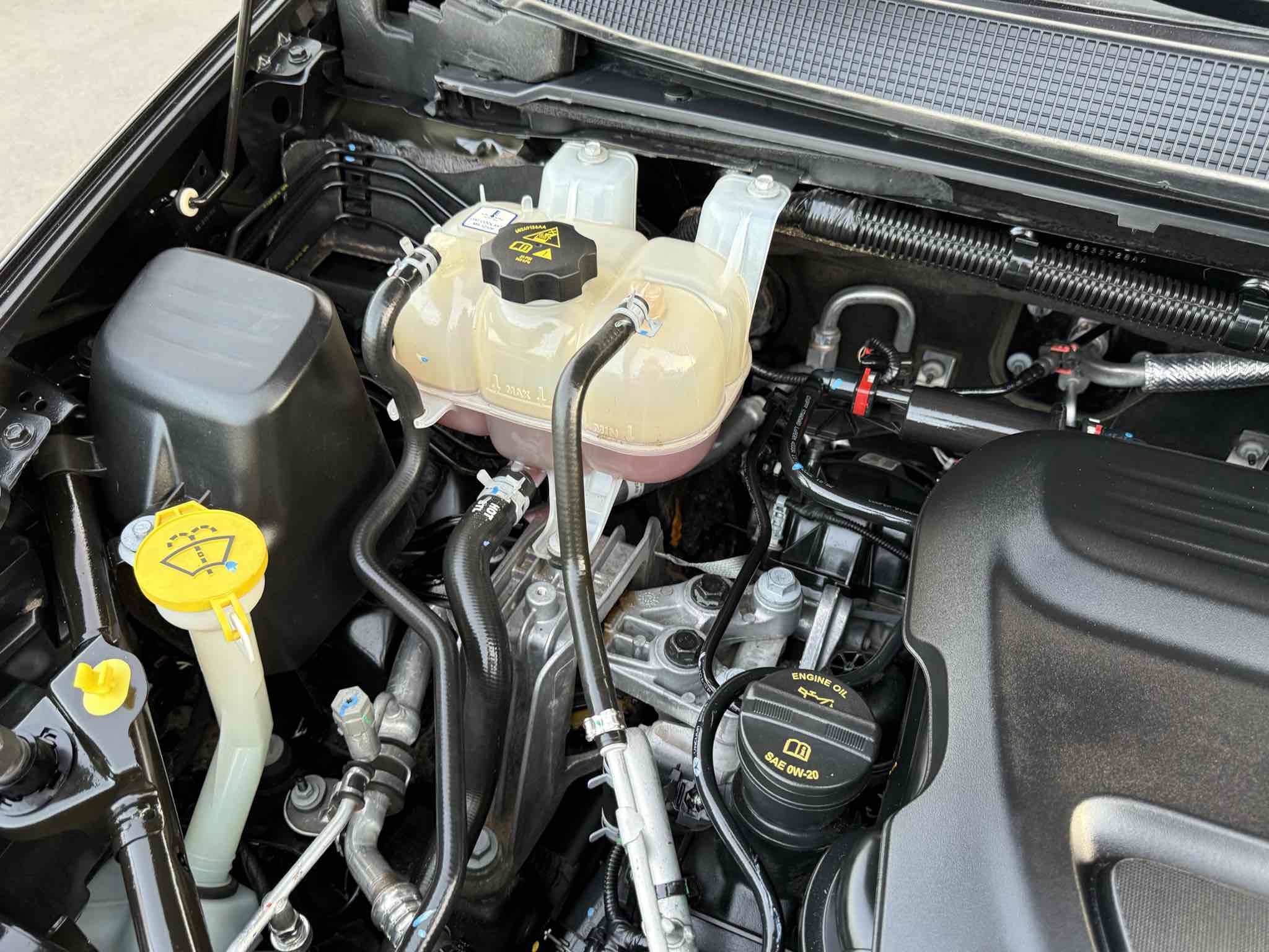 Used 2023 Chrysler Voyager LX image 77