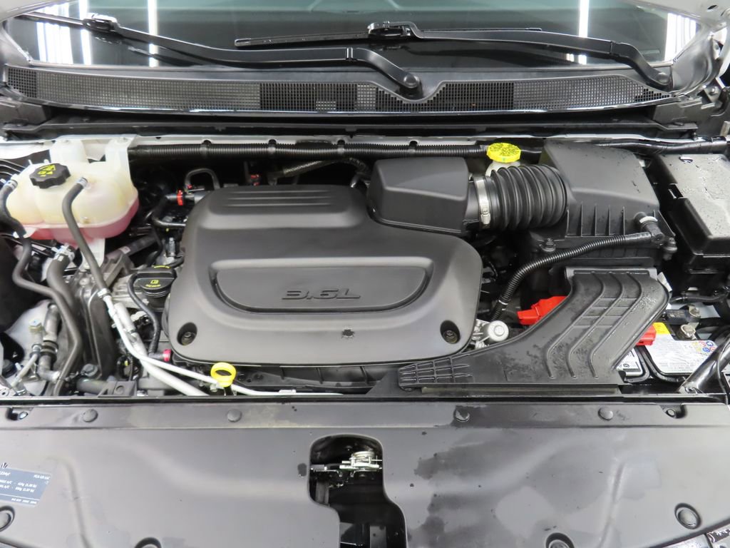Used 2024 Chrysler Pacifica Touring-L FWD image 26