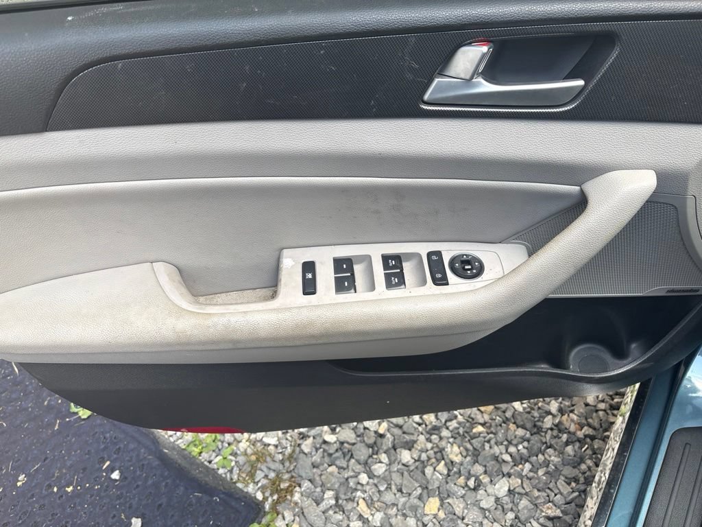 Used 2015 Hyundai Sonata Sport w/ Option Group 04 FWD image 9