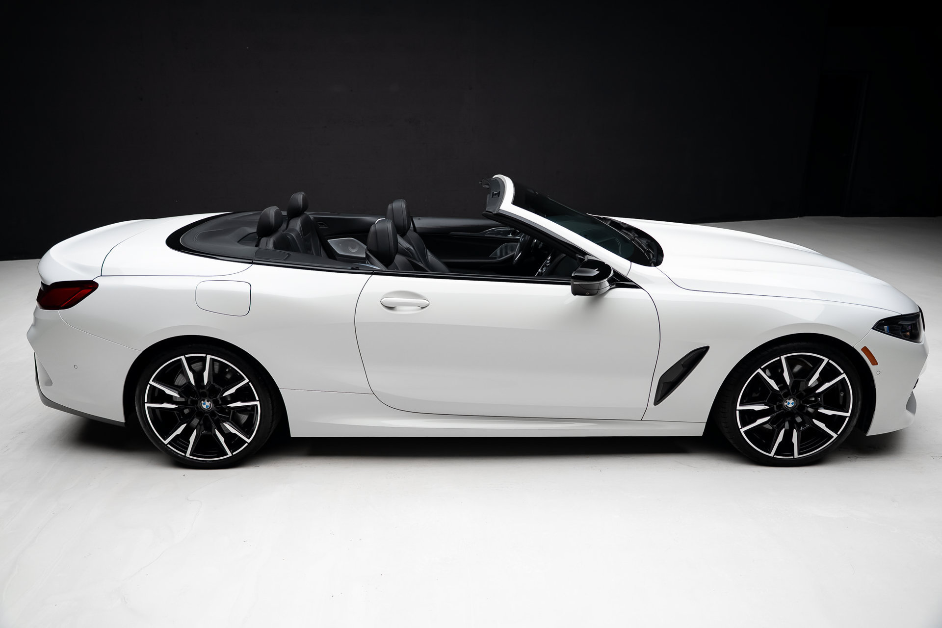 Used 2023 BMW M850i xDrive Convertible AWD/4WD image 38