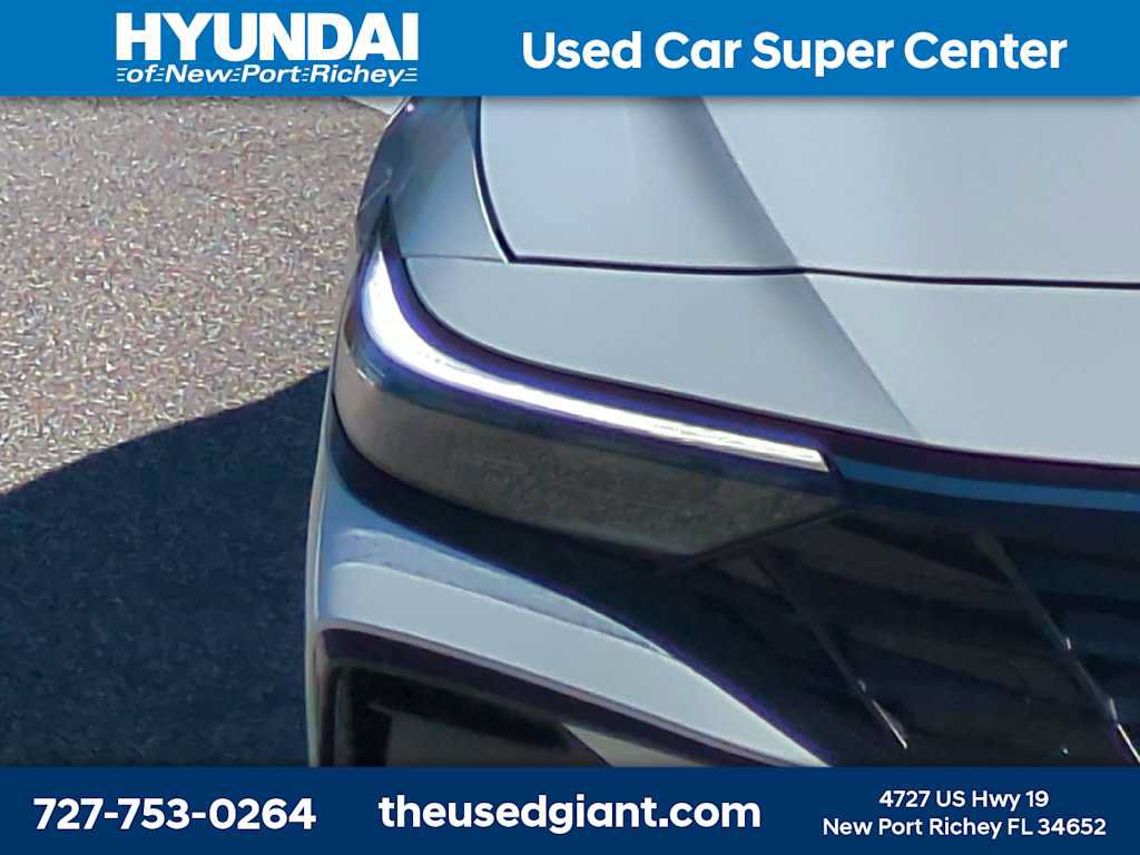 Certified 2025 Hyundai Elantra Limited w/ Cargo Package FWD image 9