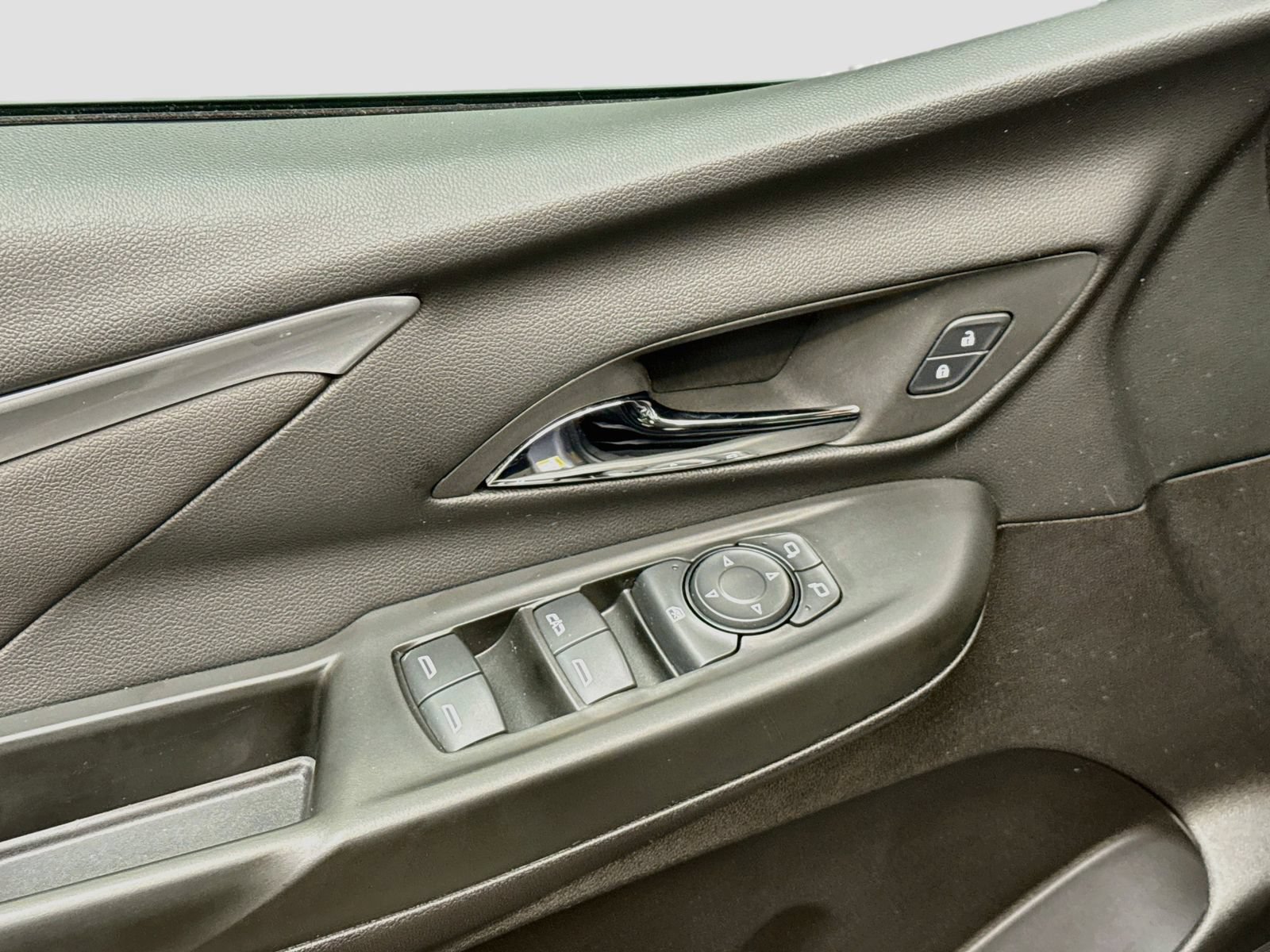 Used 2023 Chevrolet Bolt LT w/ Infotainment Package FWD image 21