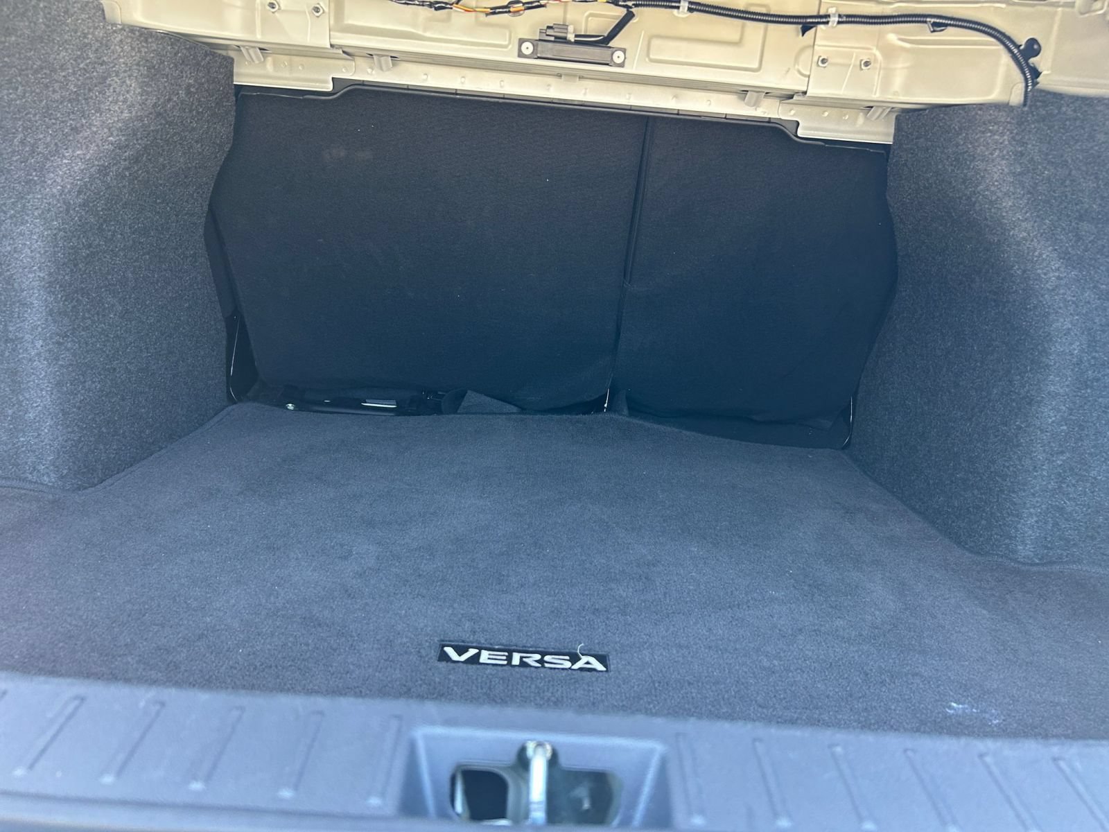 Used 2025 Nissan Versa SV FWD image 21