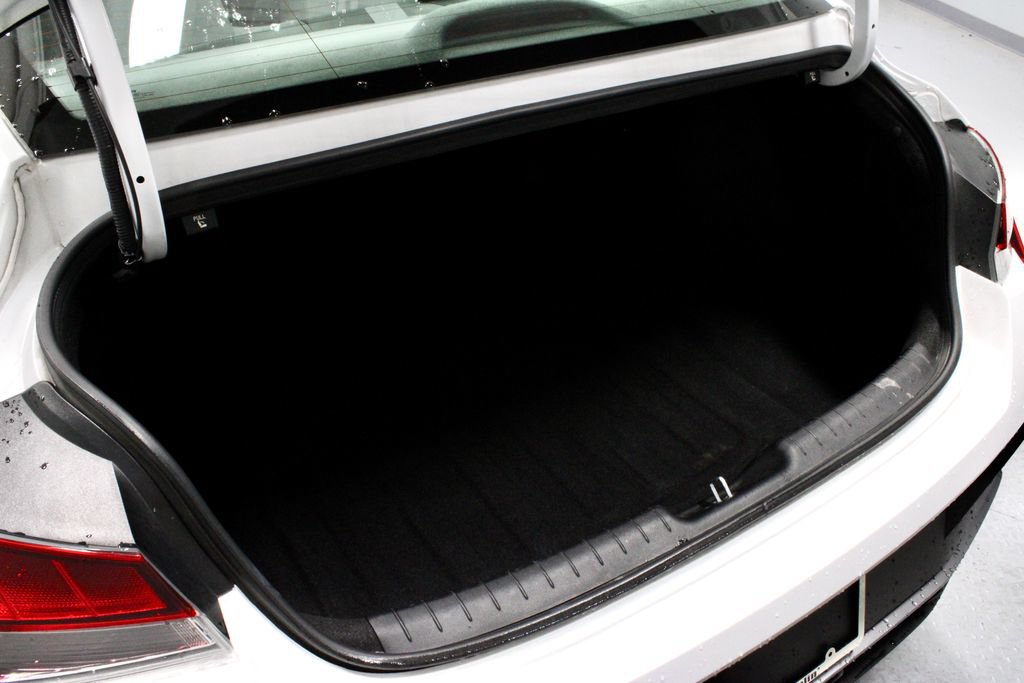 Used 2024 Hyundai Elantra SEL FWD image 13