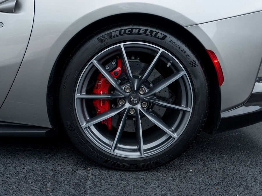 Used 2022 Ferrari 812 GTS RWD image 13