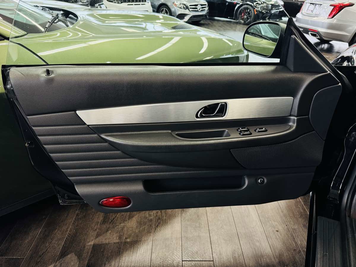 Used 2002 Ford Thunderbird Deluxe image 25