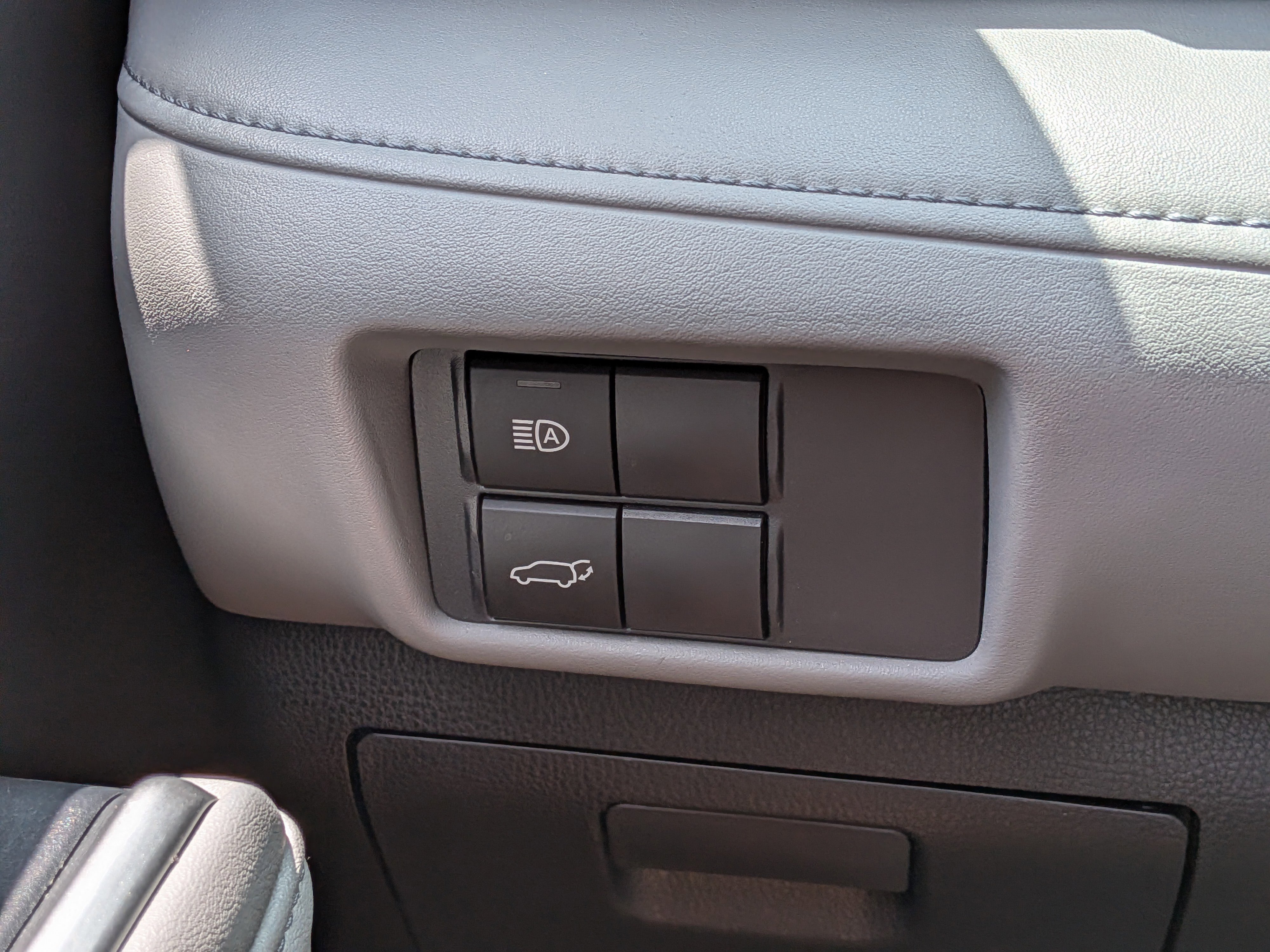 Used 2020 Toyota Highlander XLE AWD/4WD image 26