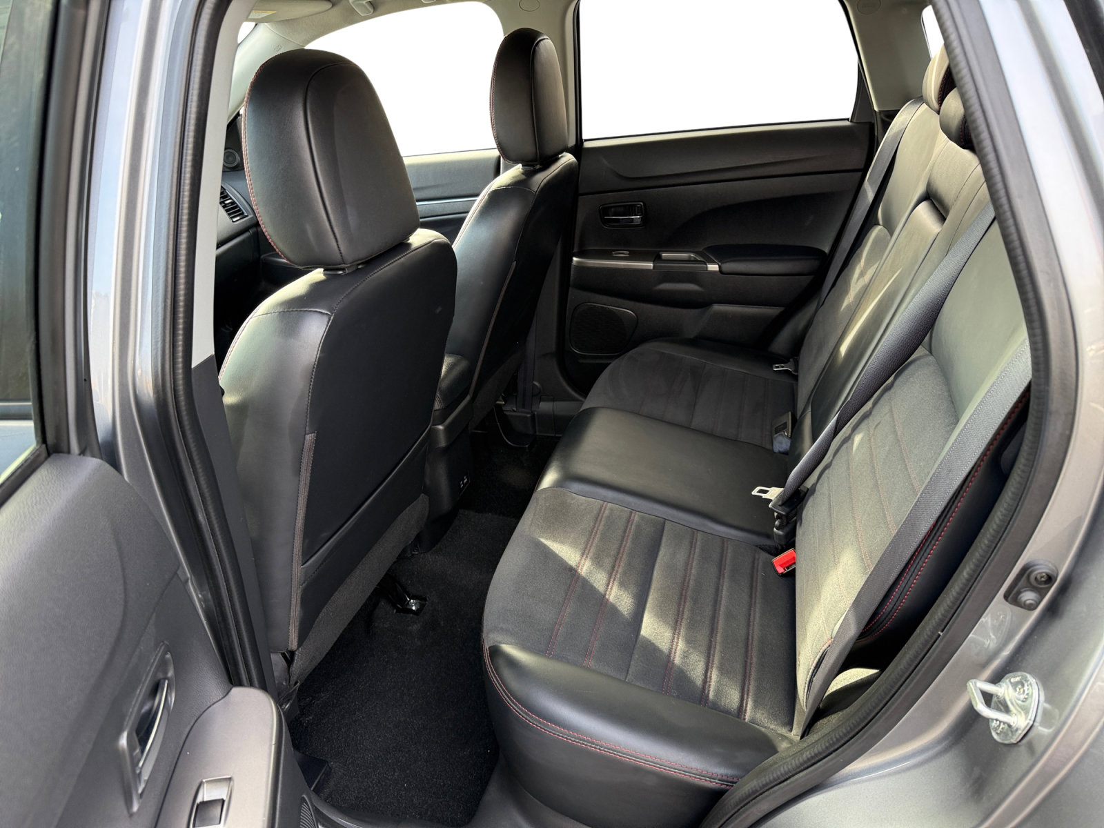 Used 2024 Mitsubishi Outlander Sport SE AWD/4WD image 16