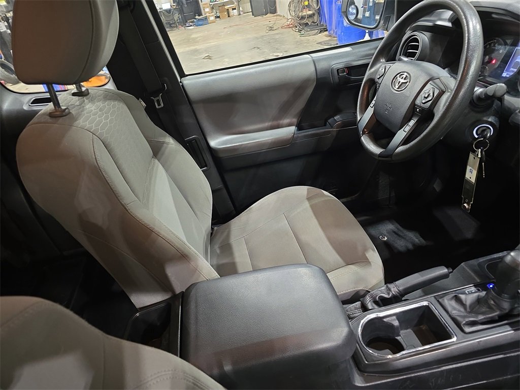 Used 2018 Toyota Tacoma SR image 10