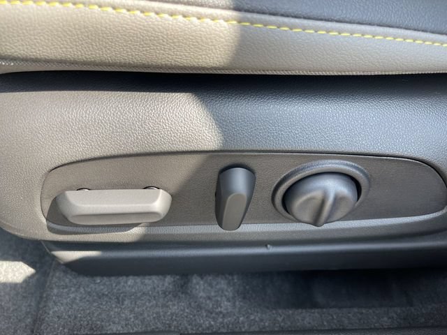 New 2026 Chevrolet Trax ACTIV w/ Sunroof Package FWD image 12
