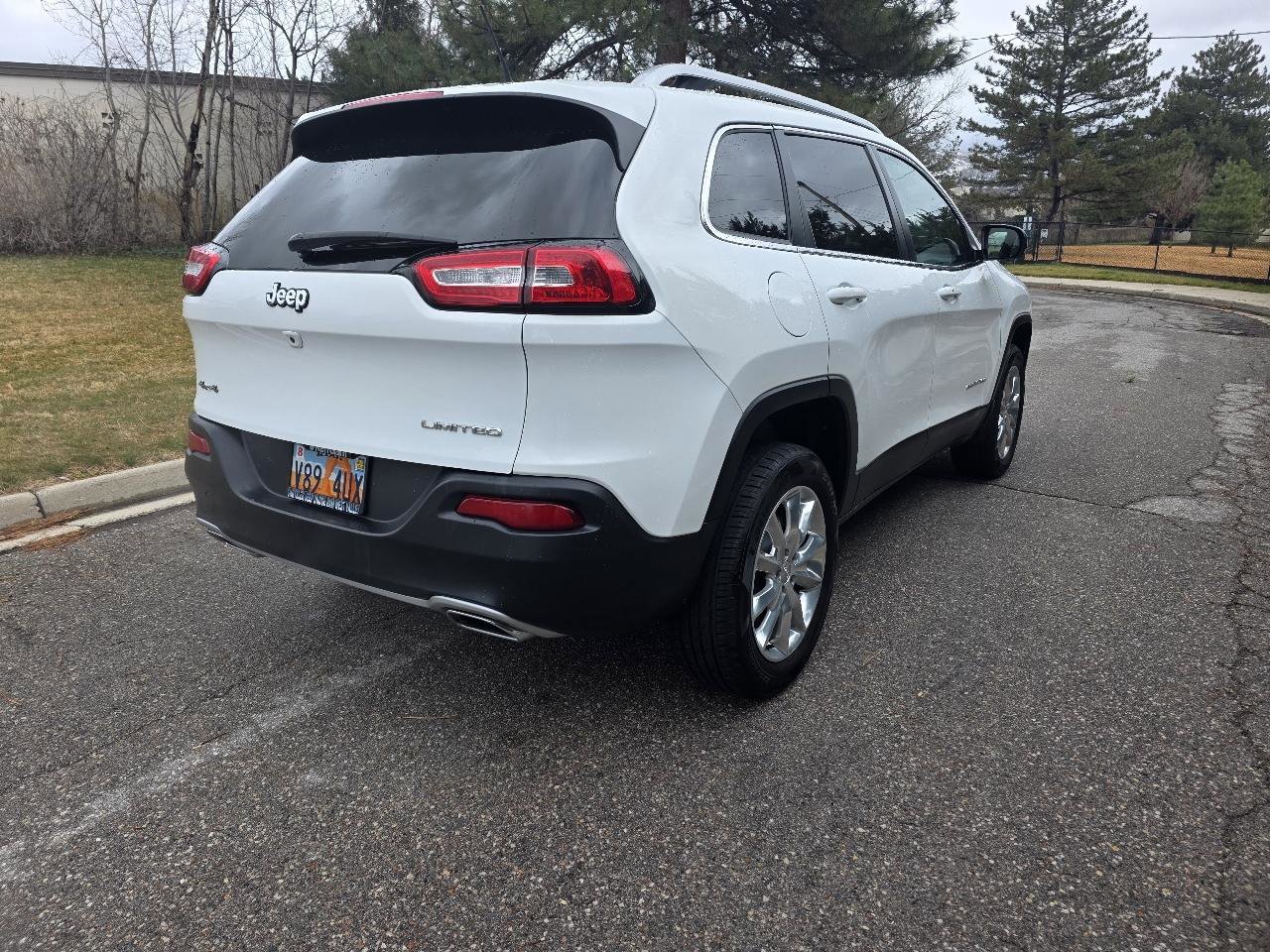 Used 2016 Jeep Cherokee Limited AWD/4WD image 6