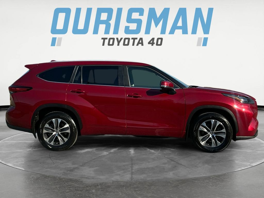 Used 2023 Toyota Highlander XLE FWD image 8