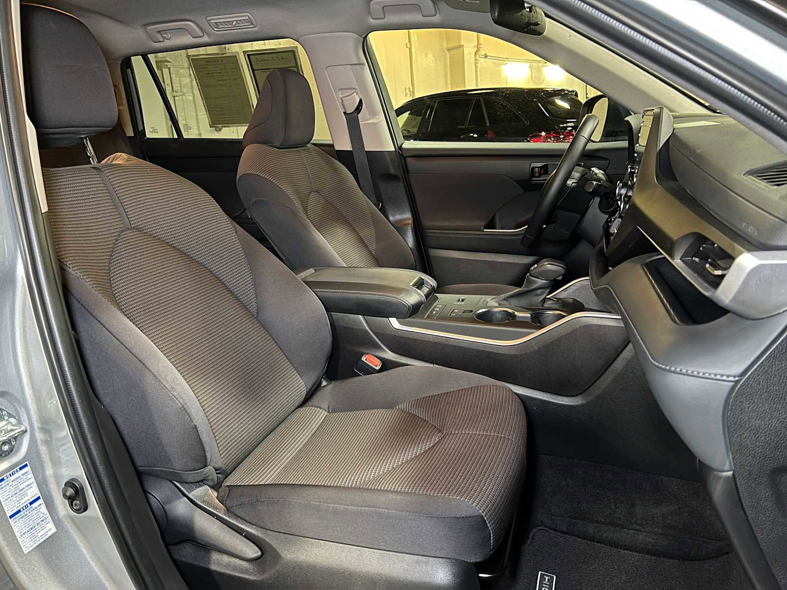 Used 2022 Toyota Highlander LE image 12