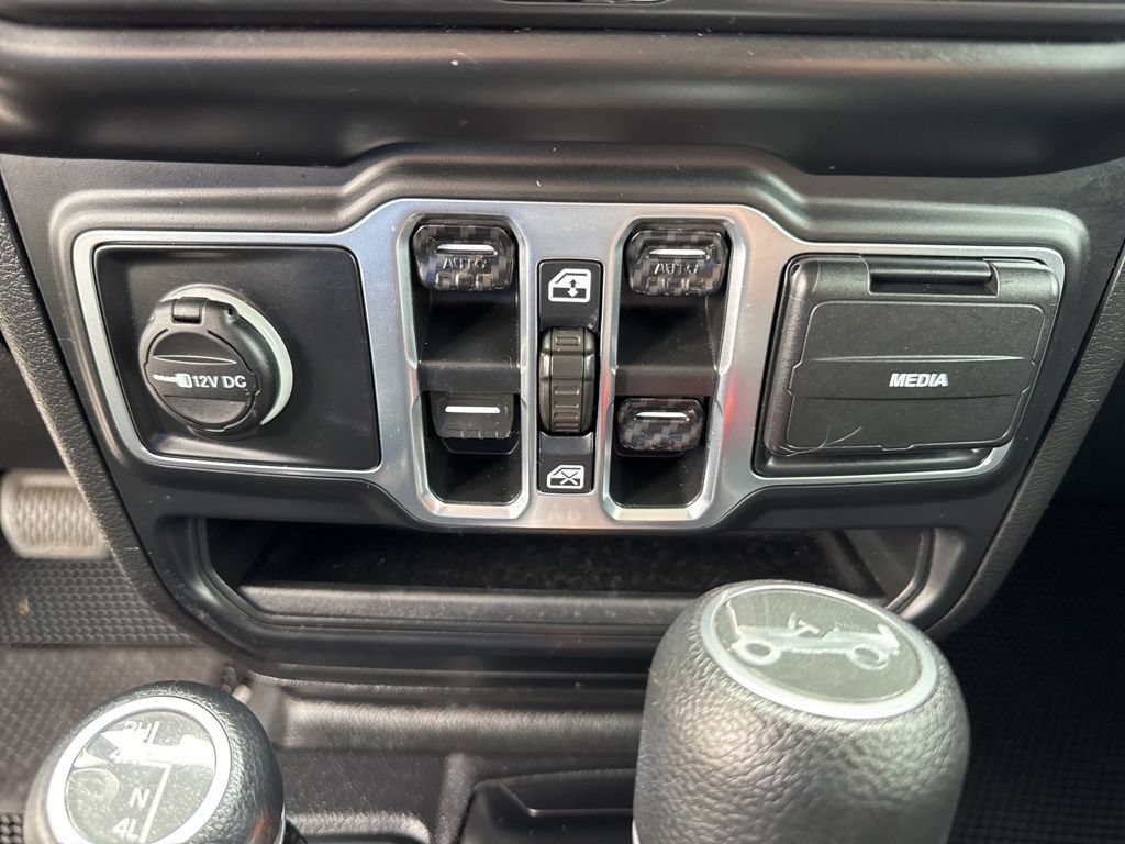 Used 2020 Jeep Wrangler Unlimited Sahara AWD/4WD image 35