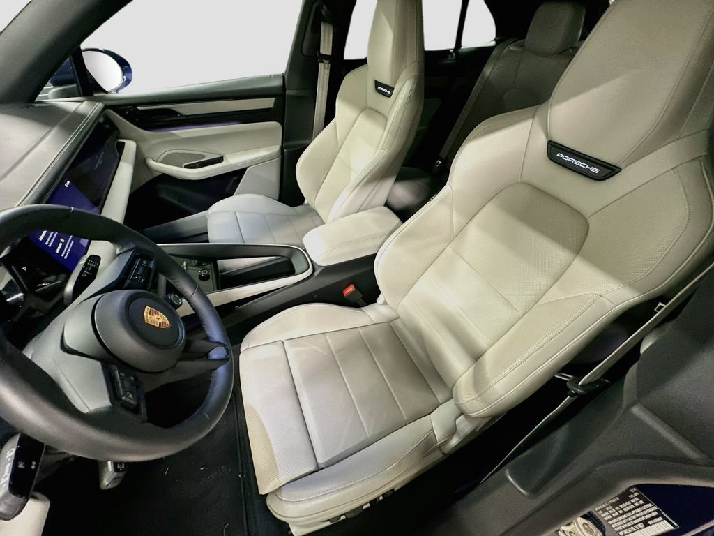Used 2025 Porsche Macan 4S Electric AWD/4WD image 5