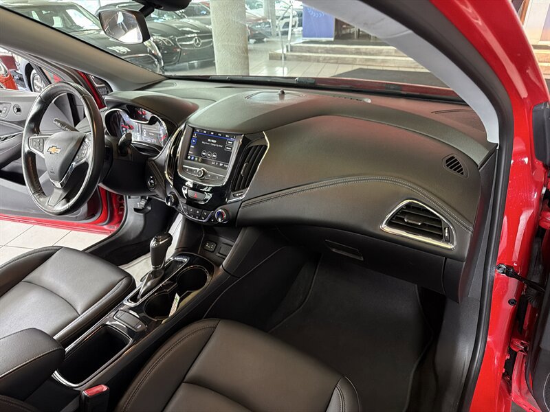 Used 2019 Chevrolet Cruze Premier FWD image 25