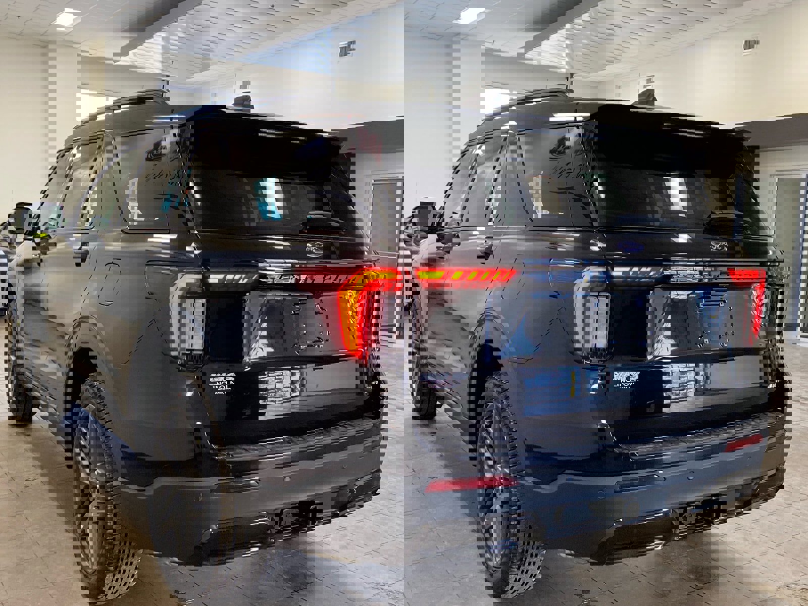 New 2026 Ford Explorer ST-Line w/ ST-Line Street Pack image 5