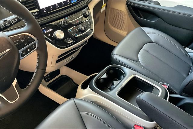 New 2023 Chrysler Pacifica Touring-L image 7