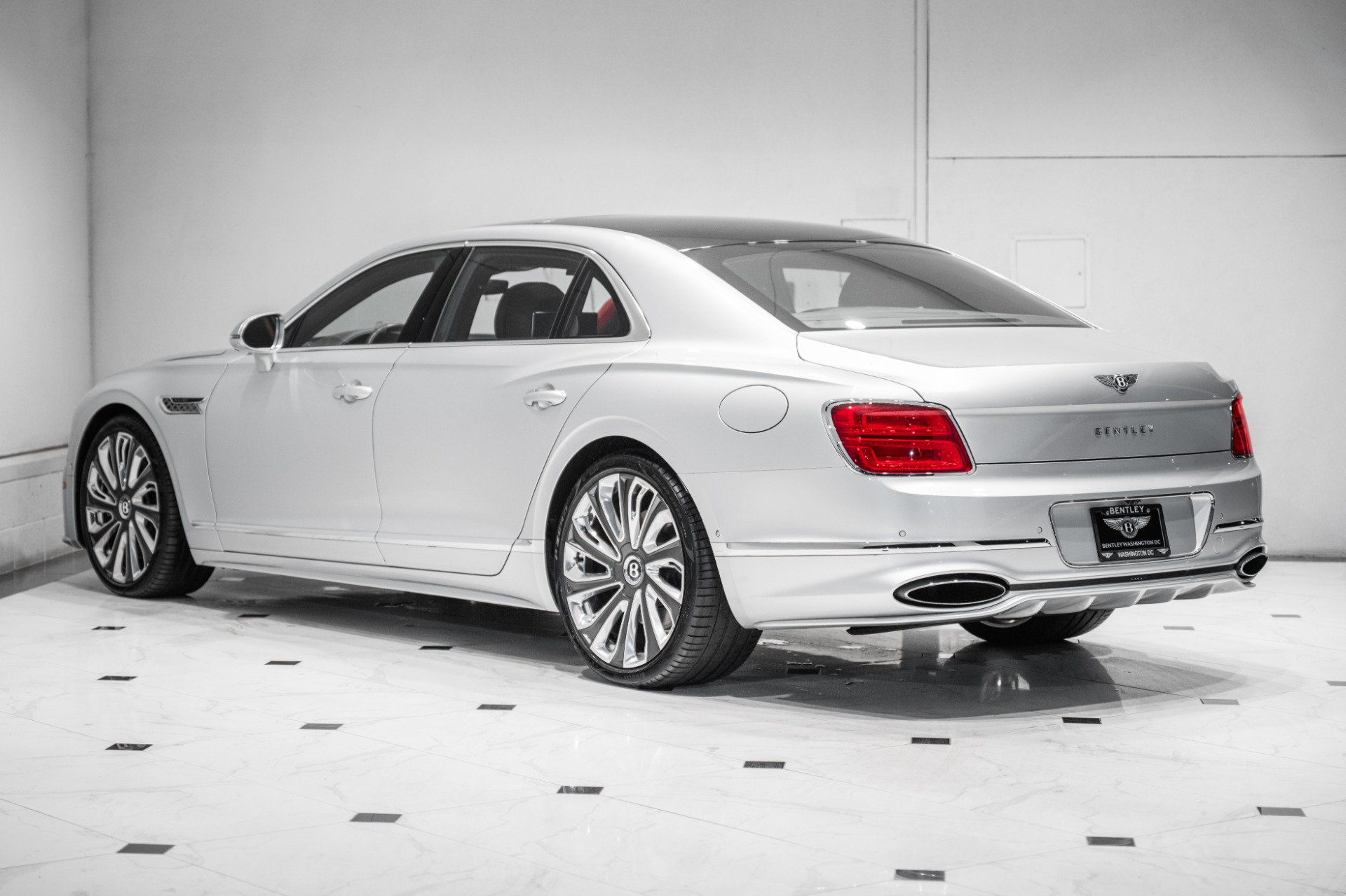 Used 2025 Bentley Flying Spur Plug-In Hybrid AWD/4WD image 3