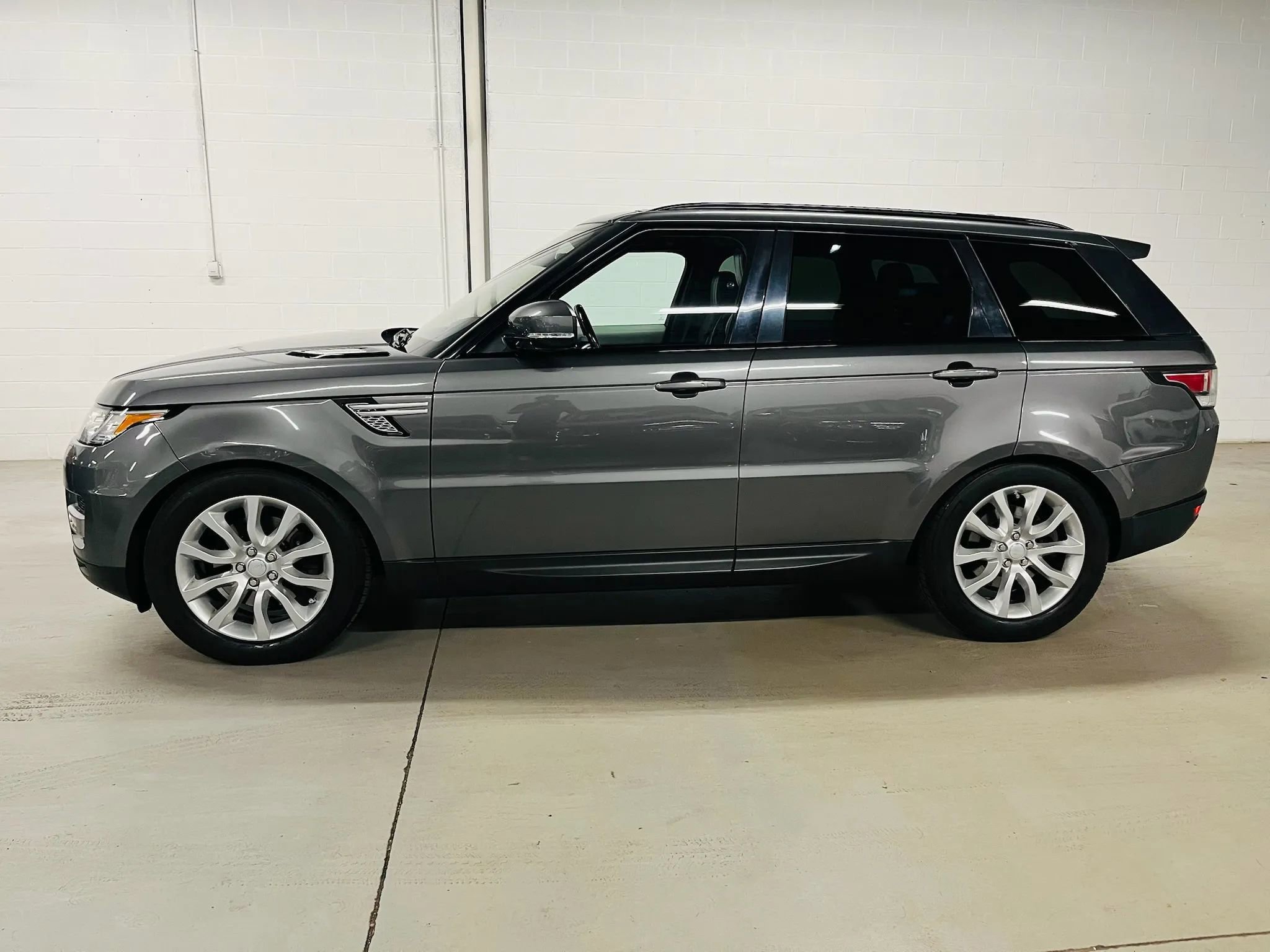 Used 2016 Land Rover Range Rover Sport HSE AWD/4WD image 4