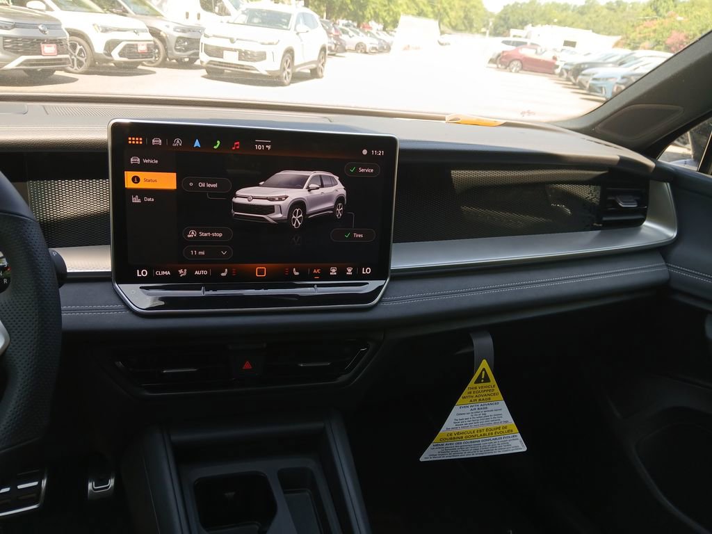 Used 2025 Volkswagen Tiguan SE R-Line image 17