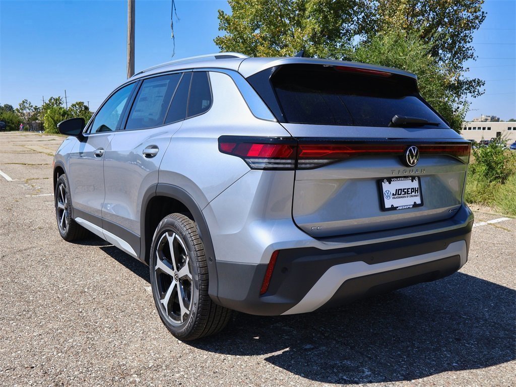 New 2025 Volkswagen Tiguan SE image 3