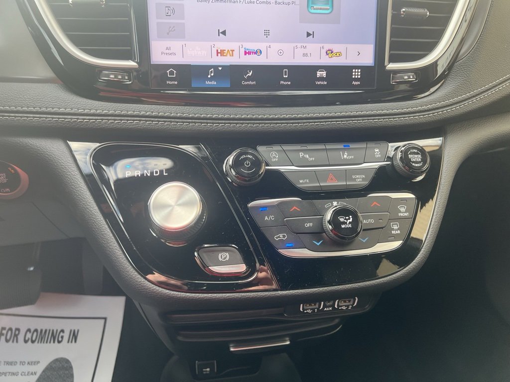 New 2025 Chrysler Pacifica Select image 18