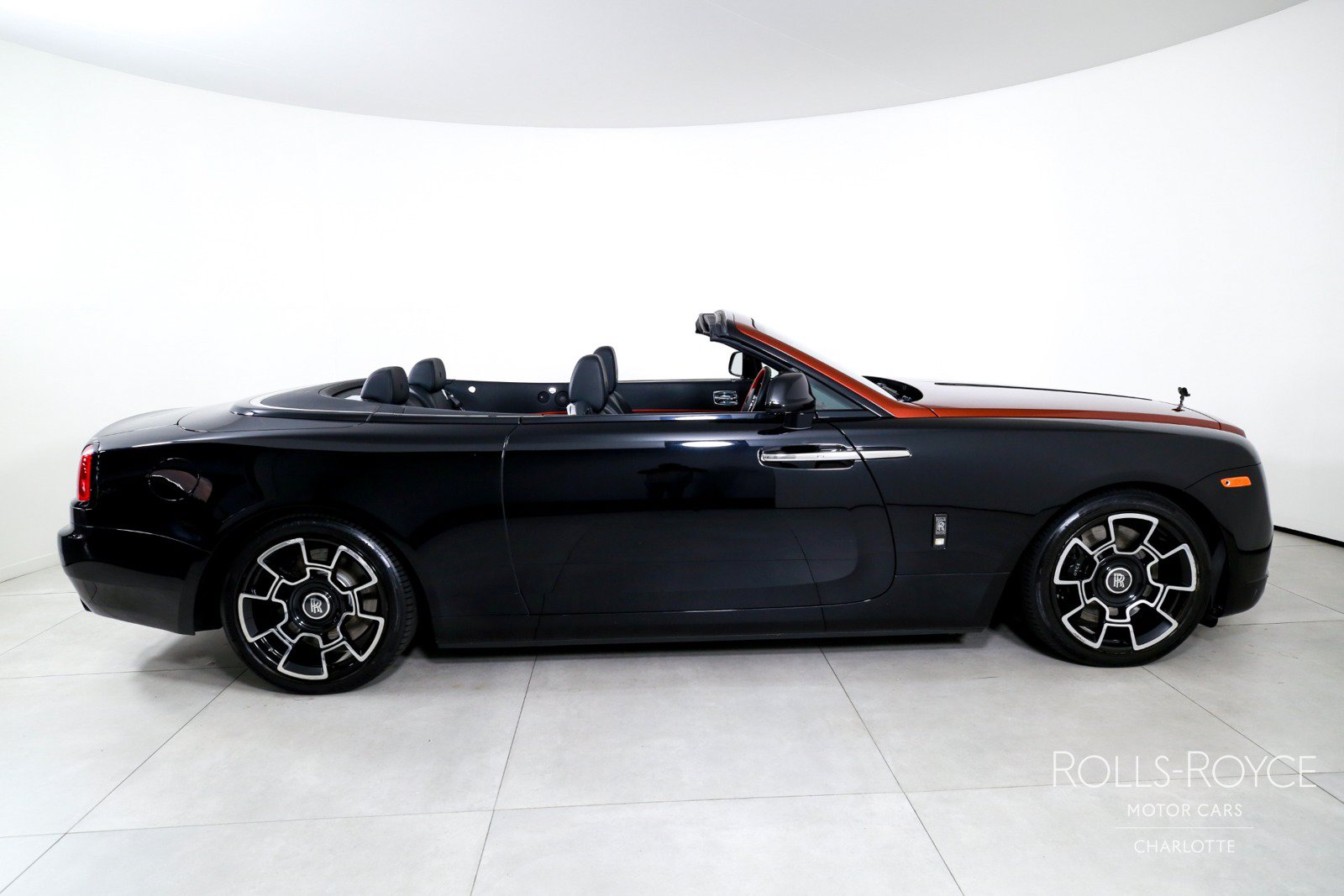 Used 2019 Rolls-Royce Dawn RWD image 11
