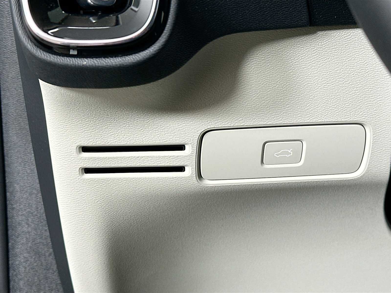 New 2026 Volvo XC40 B5 Ultra w/ Climate Package image 10