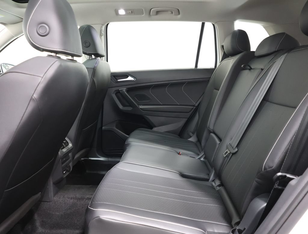 Used 2024 Volkswagen Tiguan SE w/ Panoramic Sunroof Package AWD/4WD image 26