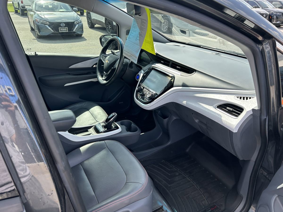 Used 2017 Chevrolet Bolt Premier w/ Driver Confidence II Package FWD image 12
