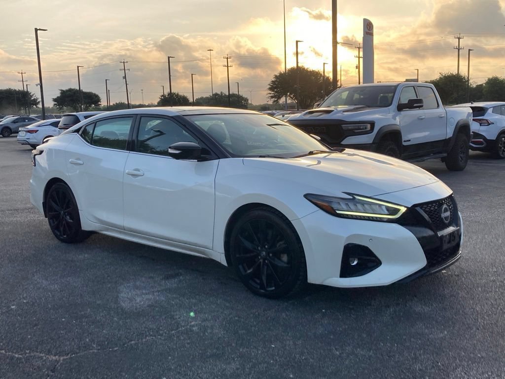 Used 2023 Nissan Maxima SR w/ Sport Mat Group FWD image 3