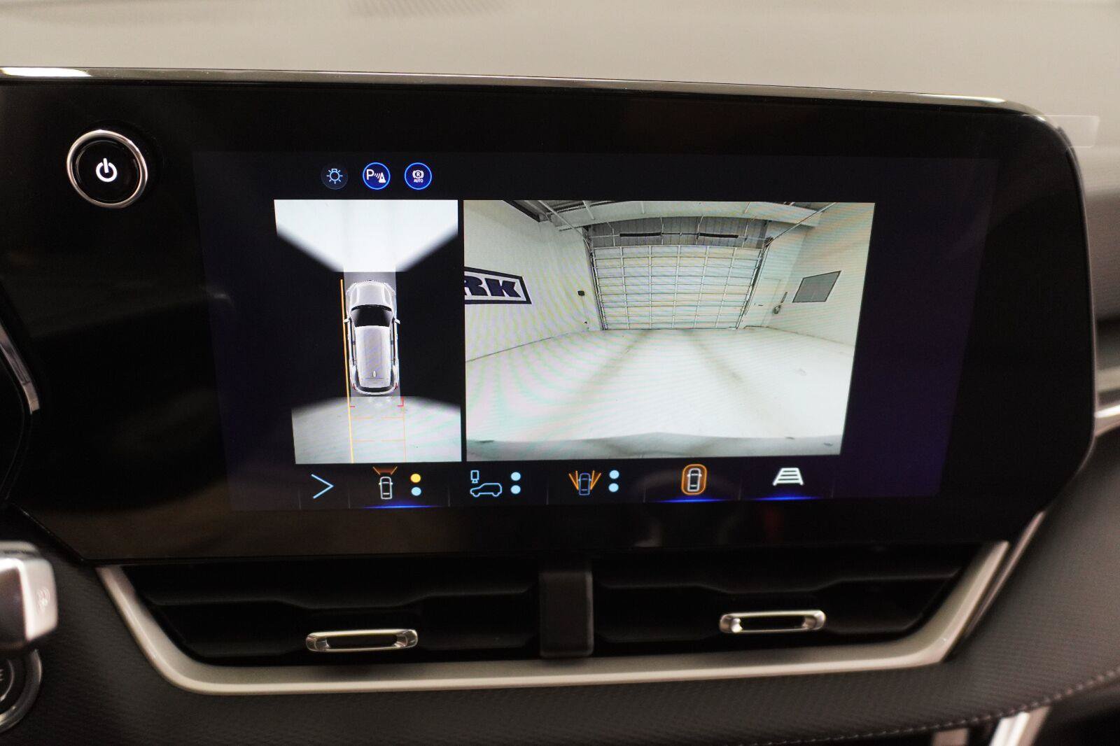 New 2027 Chevrolet Equinox LT w/ Safety and Technology Package FWD image 17