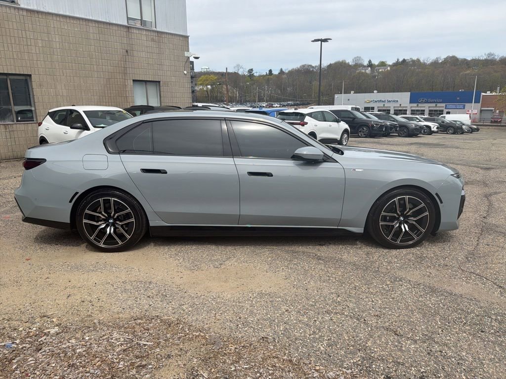 Used 2025 BMW i7 eDrive50 w/ M Sport Package RWD image 7