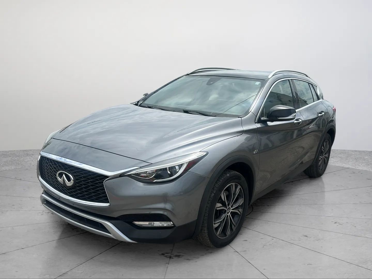 Used 2018 INFINITI QX30 Premium w/ Cargo Package AWD/4WD image 2