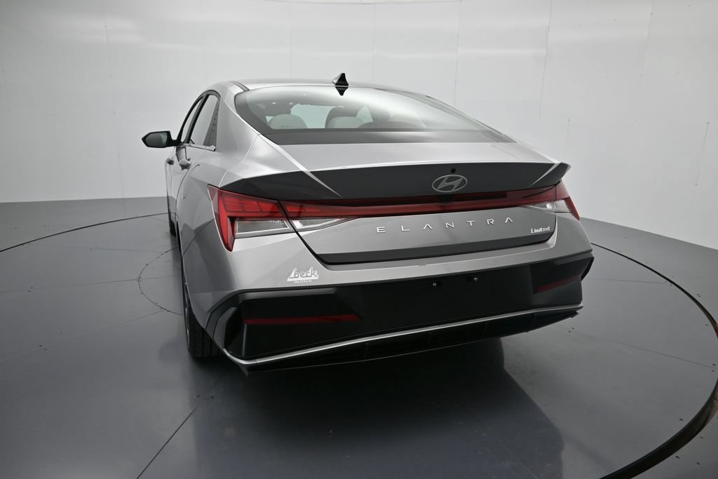 Used 2025 Hyundai Elantra Limited FWD image 26
