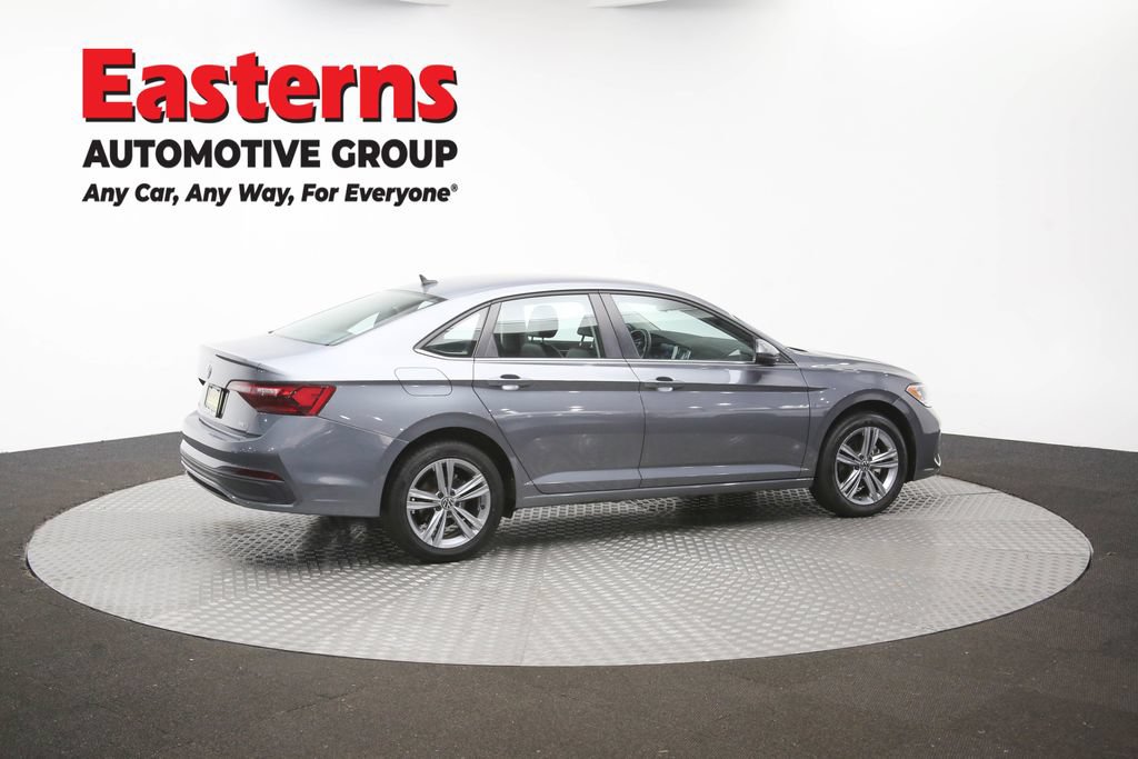 Used 2024 Volkswagen Jetta SE FWD image 37