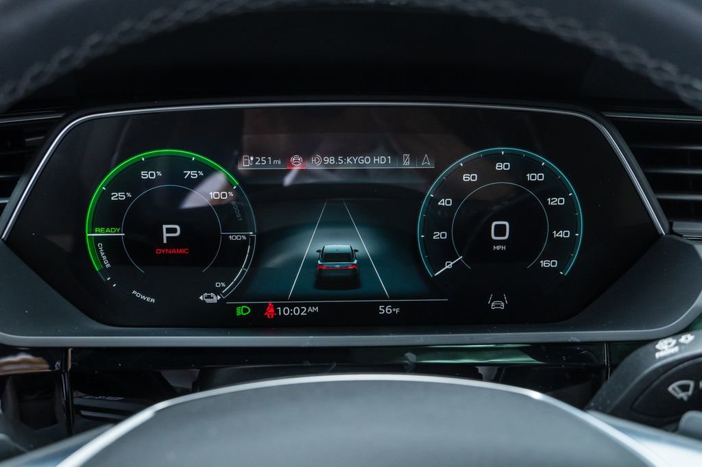 Used 2024 Audi Q8 e-tron Premium Plus image 15