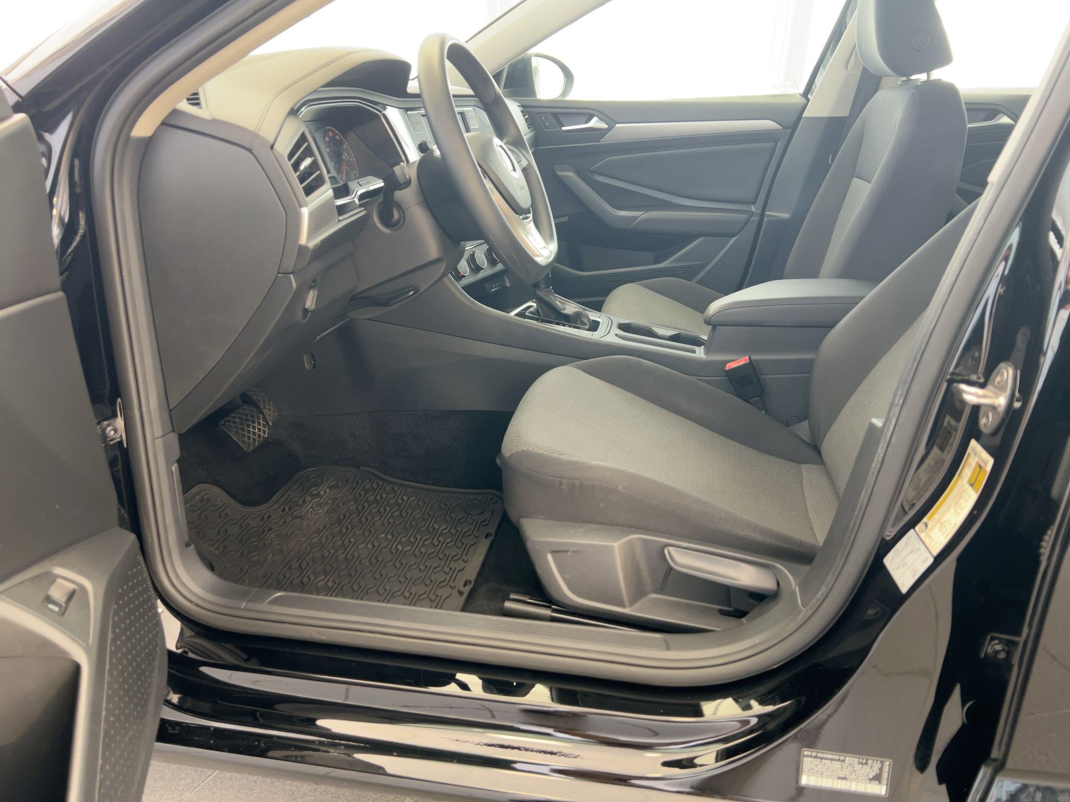 Used 2020 Volkswagen Jetta S w/ Driver Assistance Package image 5