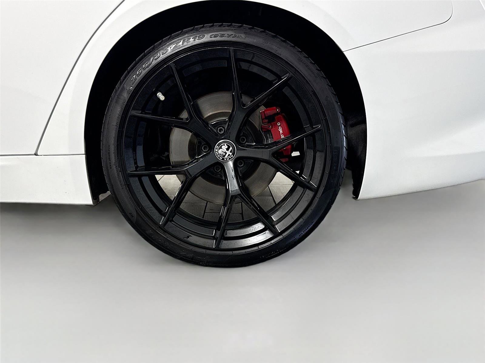 Used 2024 Alfa Romeo Giulia Veloce image 32