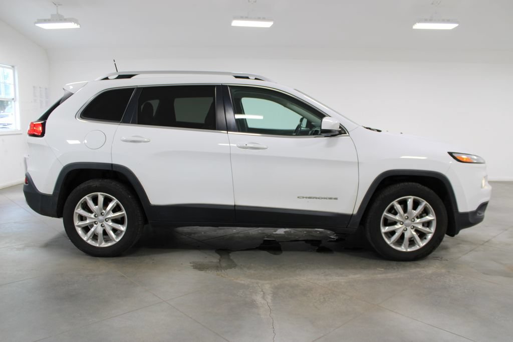 Used 2016 Jeep Cherokee Limited AWD/4WD image 12