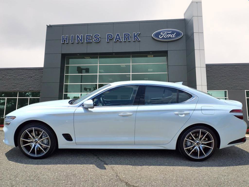 Used 2025 Genesis G70 2.5T image 4