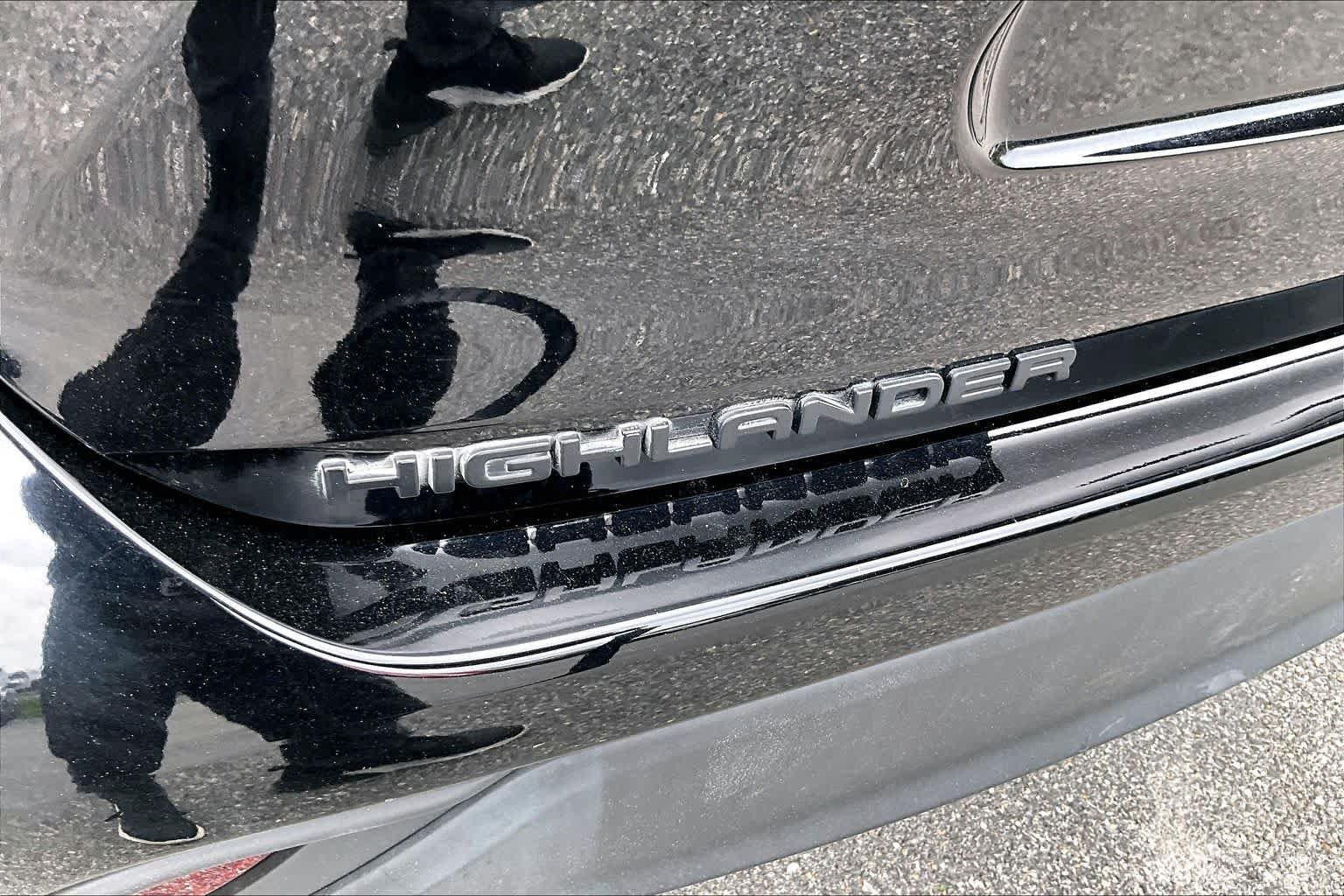 Used 2022 Toyota Highlander XLE AWD/4WD image 30