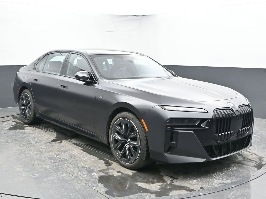 Used 2023 BMW 760i xDrive image 3