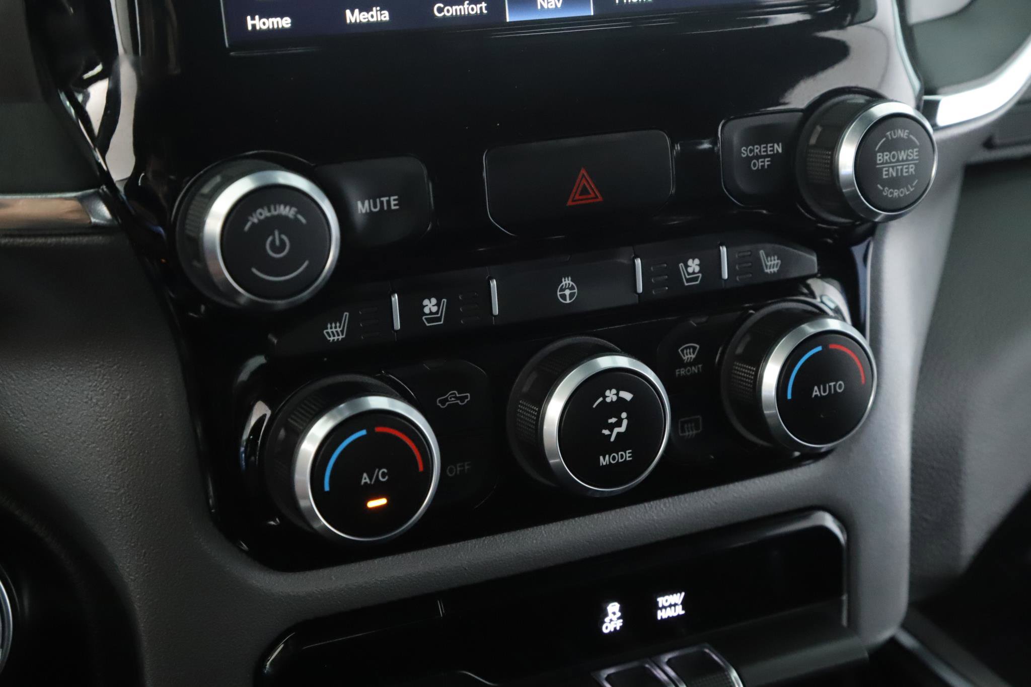 Used 2024 RAM 1500 Laramie AWD/4WD image 15