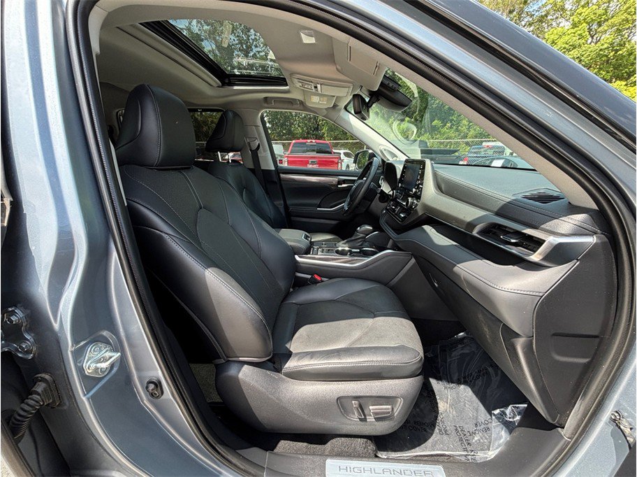Used 2021 Toyota Highlander Limited FWD image 47