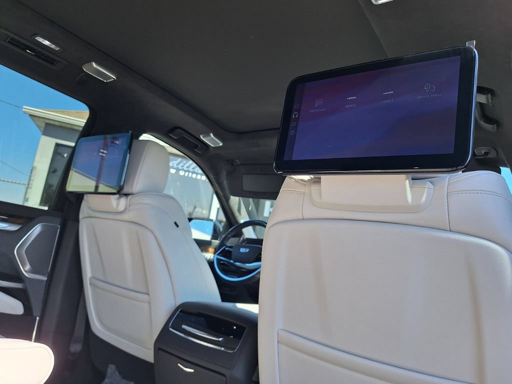 Used 2026 Cadillac Escalade ESV Platinum Sport w/ LPO, ONYX Package AWD/4WD image 32